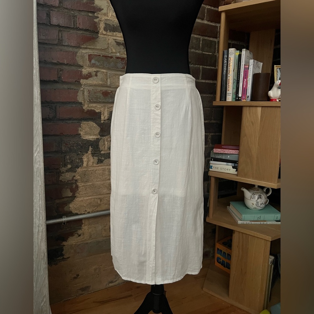 Elegant White Button-Down Skirt Women’s size Small 100% Cotton